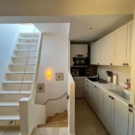 Feriehus Charming House With Rooftop -