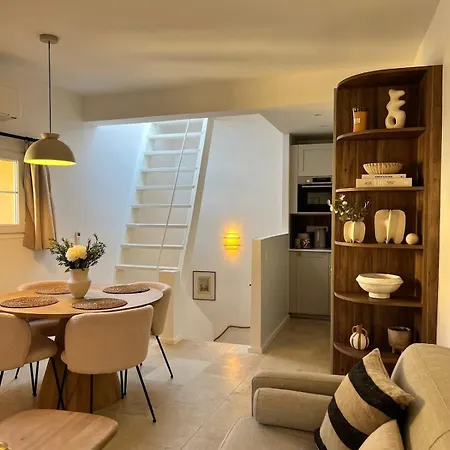 Charming House With Rooftop -