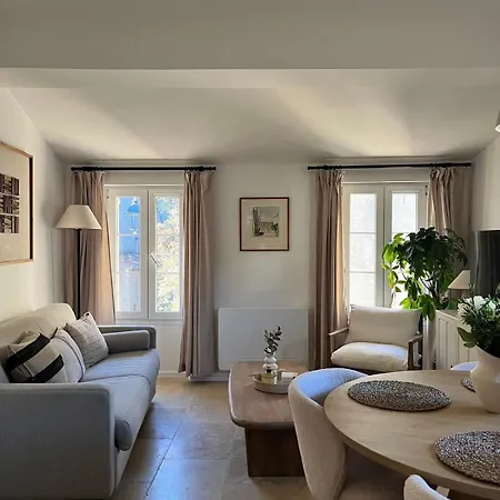 Charming House With Rooftop - Hébergement de vacances *