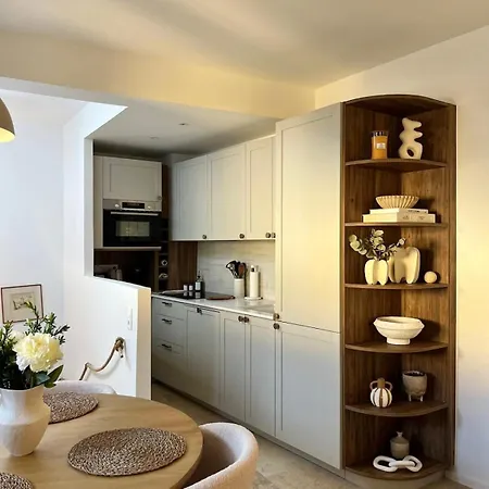 Charming House With Rooftop - * גאסה